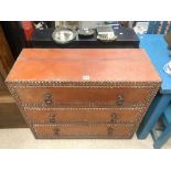A MOROCCAN STUDDED LEATHER THREE DRAWER CHEST OF DRAWERS, WITH IRON RING HANDLES, 101X40X87 CMS.