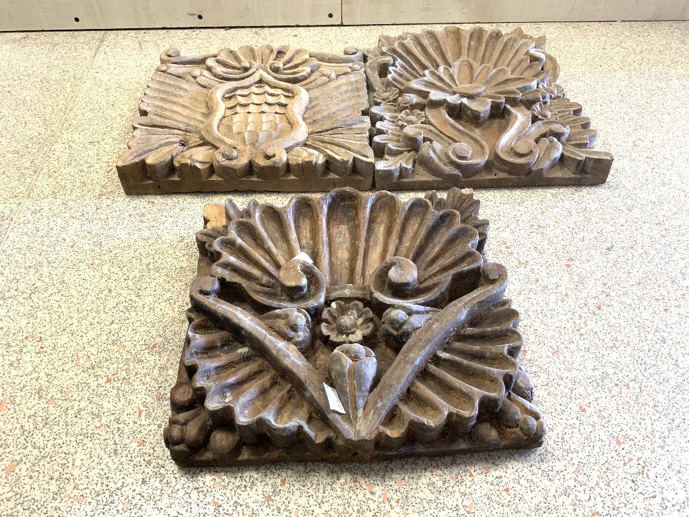 THREE VINTAGE WOODEN MEXICAN ARCHITECTURAL WALL CARVINGS 29 X 29CM - Image 3 of 4