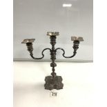 A HALLMARKED CAST SILVER THREE BRANCH CANDELABRUM, BIRMINGHAM 1971, MAKER MAPPIN AND WEBB 1072 GMS.