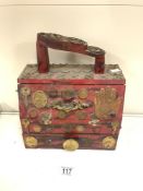 A RED PAINTED WOODEN SHOE SHINE BOX, WITH MOUNTED COINS, KEYS AND A MEXICAN FOLK ART PLAQUE