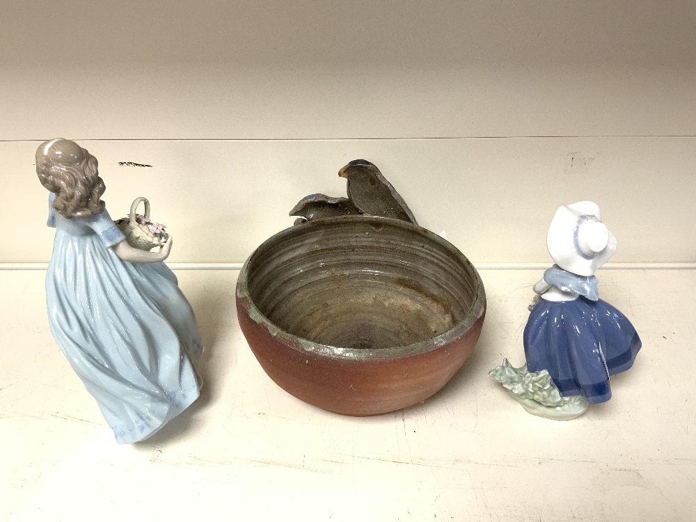 TWO LLADRO FIGURES OF GIRLS HOLDING BASKETS FLOWERS, 23 CMS TALLEST, AND A GLAZED POTTERY BIRD - Image 3 of 4