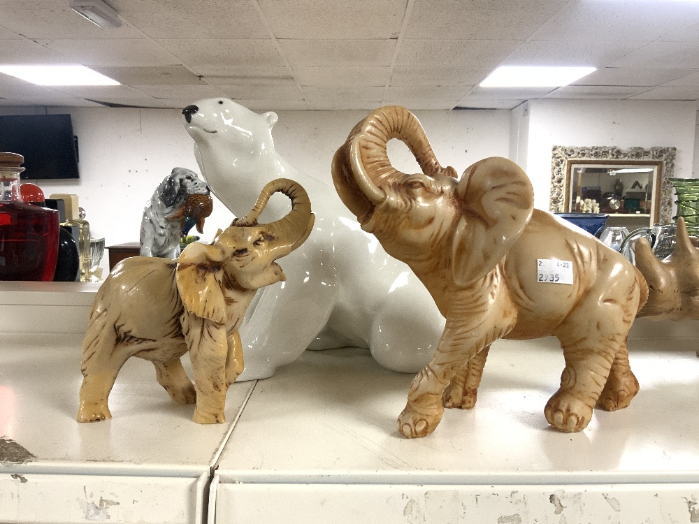 THREE RESIN & ONE CERAMIC ELEPHANTS WITH A WOODEN RHINO AND CERAMIC POLAR BEAR LARGEST 26CM - Image 3 of 6