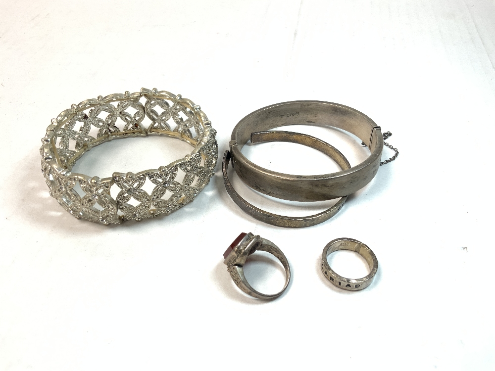 TWO 925 SILVER BANGLES WITH TWO 925 SILVER RINGS AND WHITE METAL BANGLE - Image 5 of 5