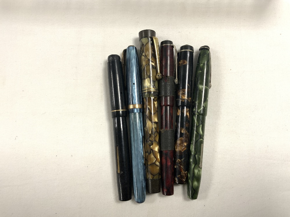A GOLD-PLATED PARKER FOUNTAIN PEN IN CASE, AND 10 OTHER VINTAGE FOUNTAIN PENS, AND A SWAN PEN - Image 2 of 4