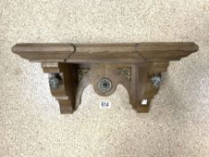 EDWARDIAN OAK WALL BRACKET, WITH METAL ACORN FINIALS DECORATION, 40 X 28 CM.