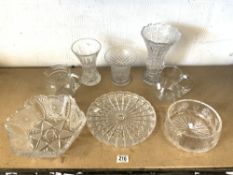 MIXED PIECES OF CUT GLASS INCLUDES JUGS, VASES AND BOWLS