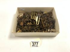 A QUANTITY OF MILITARY UNIFORM PINS AND NUMBERS.