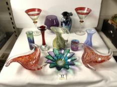 IRIDESCENT GLASS VASE, 16 CMS, A PAIR OF COCKTAIL GLASSES AND OTHER COLOURED GLASSWARE.