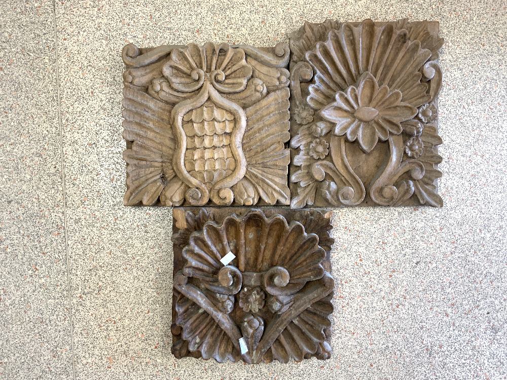 THREE VINTAGE WOODEN MEXICAN ARCHITECTURAL WALL CARVINGS 29 X 29CM - Image 2 of 4