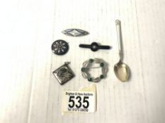 A NORWEGIAN 925 SILVER AND ENAMEL TEA SPOON, A CIRCULAR ENAMEL BROOCH, AND 3 OTHER BROOCHES.