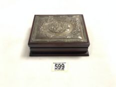 HALLMARKED SILVER TOP WOODEN BOX DECORATED WITH FLOWERS SWAGS AND TAILS 17 X 13CM