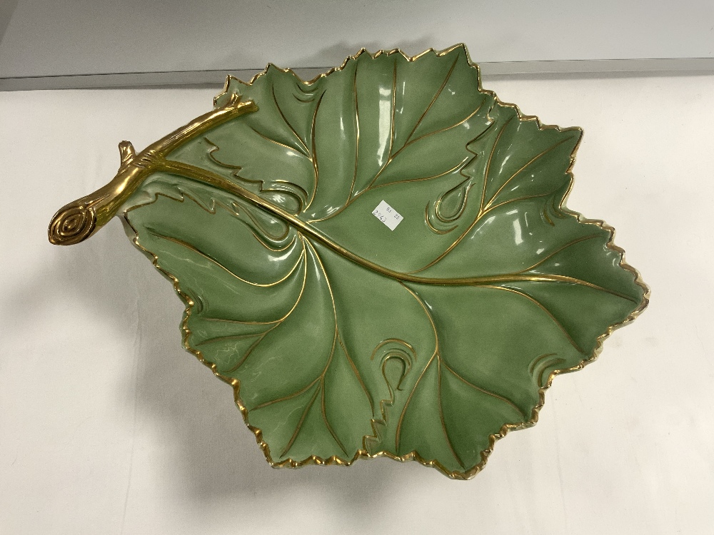 LARGE CERAMIC CENTRE PIECE BOWL DECORATED AS A LEAF WITH A NIAGARA FALLS BOWL LARGEST 44CM DIAMETER - Image 3 of 6