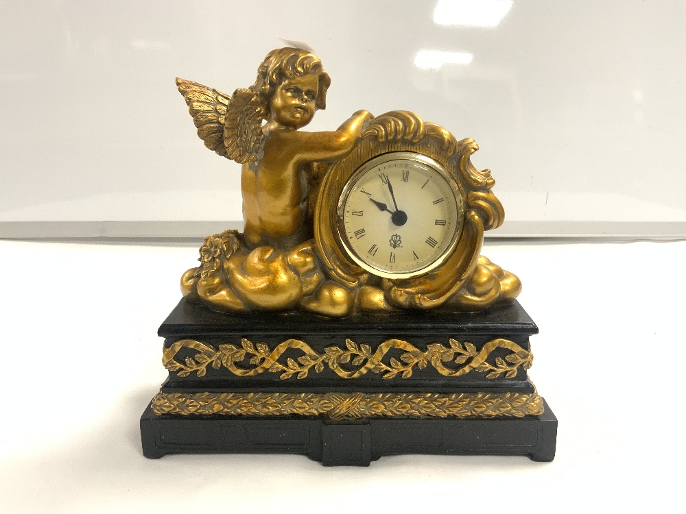 SMALL RESIN MANTLE CLOCK WITH GILDED CHERUB 22CM - Image 2 of 4