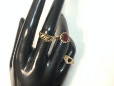 THREE VINTAGE 375 GOLD RINGS, TWO WITH STONES TOTAL WEIGHT 5 GRAMS