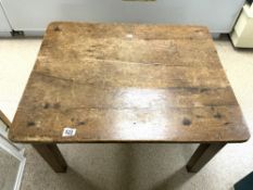 A RUSTIC SQUARE OAK COFFEE TABLE ON SQUARE LEGS, 84 X 67 X 47 CM.