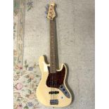 CRUISER BY CRAFTER BASS GUITAR