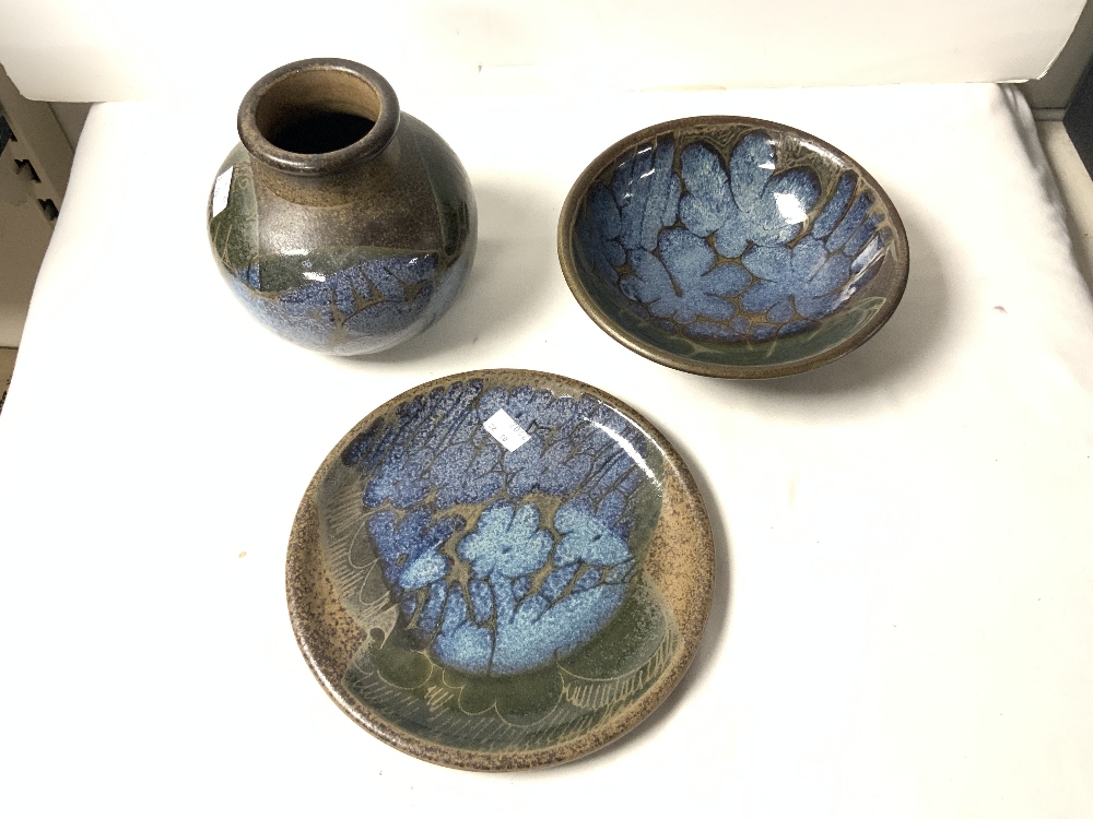 STUDIO POTTERY VASE, BOWL, AND PLATE BY CRICH POTTERY - DIANA AND DAVID WORTHY, VASE 15 CMS. - Image 3 of 5