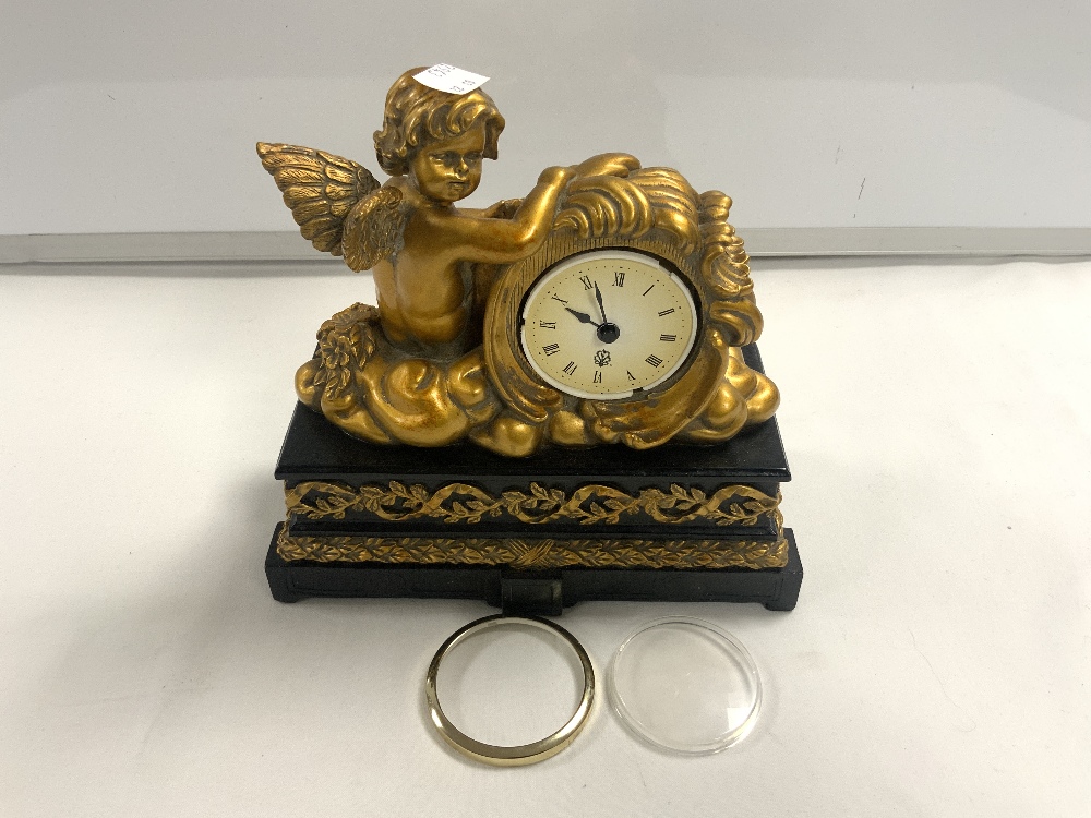 SMALL RESIN MANTLE CLOCK WITH GILDED CHERUB 22CM - Image 4 of 4
