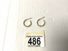 A PAIR OF 375 HALLMARKED GOLD ROPE TWIST EARINGS, 2.6 GMS.
