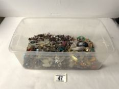 A QUANTITY OF COSTUME JEWELLERY.