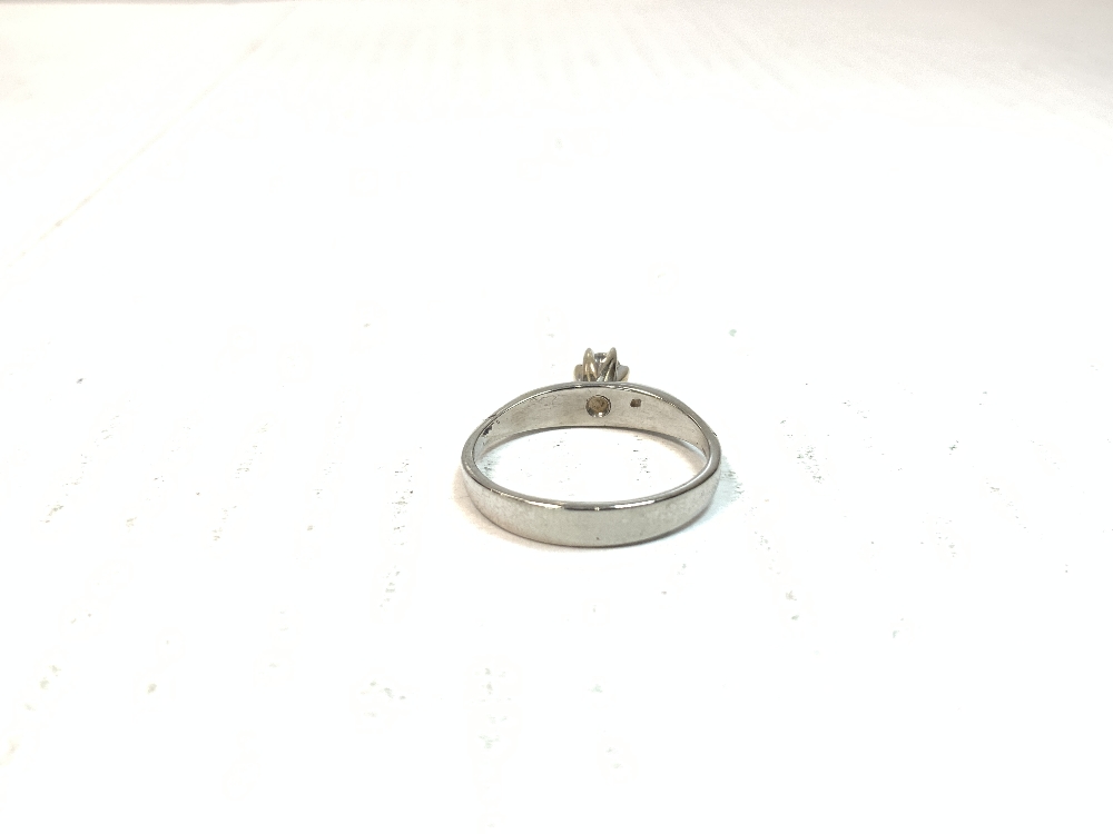 A 750 HALLMARKED WHITE GOLD SOLITAIRE DIAMOND RING, SIZE P, 4.1 GMS. - Image 4 of 5