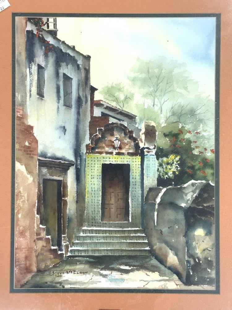 A WATERCOLOUR PAINTING OF SAN MIGUEL DE ALLANDE, MEXICO, SIGNED BY STEVE MCILROY, 34 X 46 CM. - Image 2 of 4