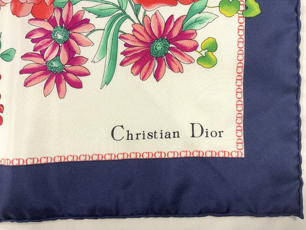 A CHRISTIAN DIOR SILK FLORAL PATTERN SCARF, IN ORIGINAL BOX. - Image 2 of 6