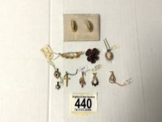 THREE 375 HALLMARKED GOLD PENDANTS AND A CAMEO PENDANT, 6.3 GMS, A 585 HALLMARKED PENDANT, A 750
