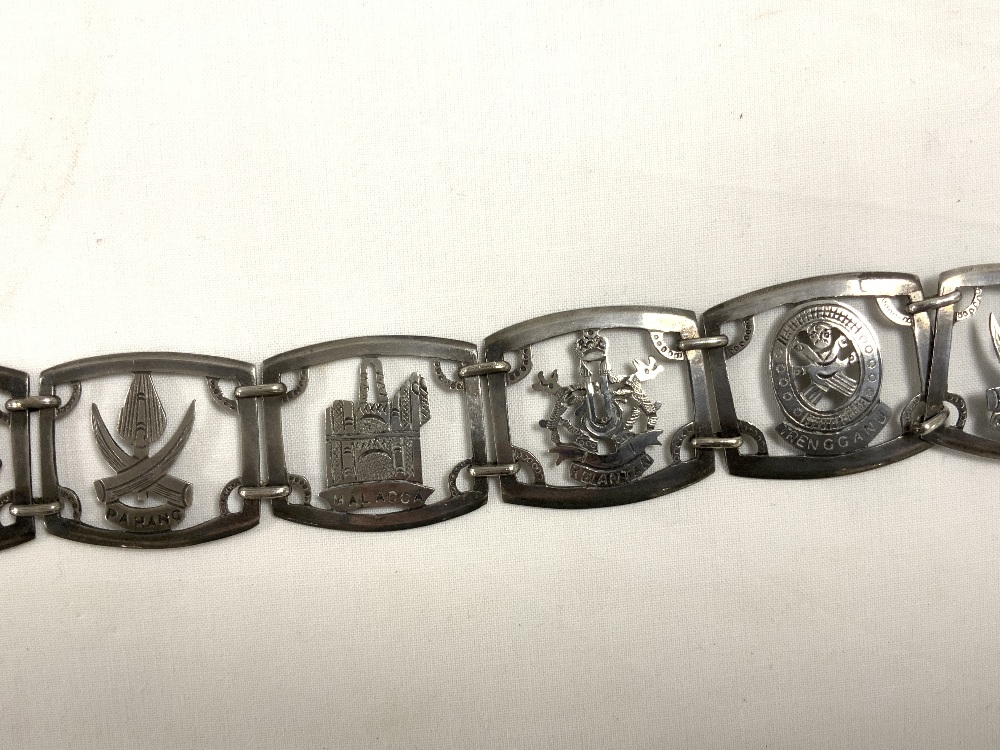 A MALYSIAN WHITE METAL BELT WITH MALAYSIAN STATES COATS OF ARMS. 126 GMS. - Image 4 of 8