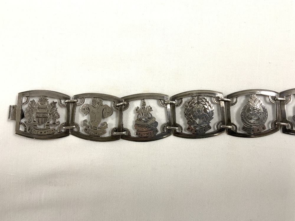 A MALYSIAN WHITE METAL BELT WITH MALAYSIAN STATES COATS OF ARMS. 126 GMS. - Image 2 of 8