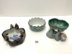 ORIENTAL PORCELAIN COMPORT ON MONKEY BASE, HEIGHT 17 CM, AND TWO OTHER ORIENTAL PORCELAIN DISHES.