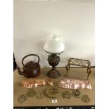 A BRASS OIL LAMP, BRASS TRIVET, AND OTHER METALWARE.