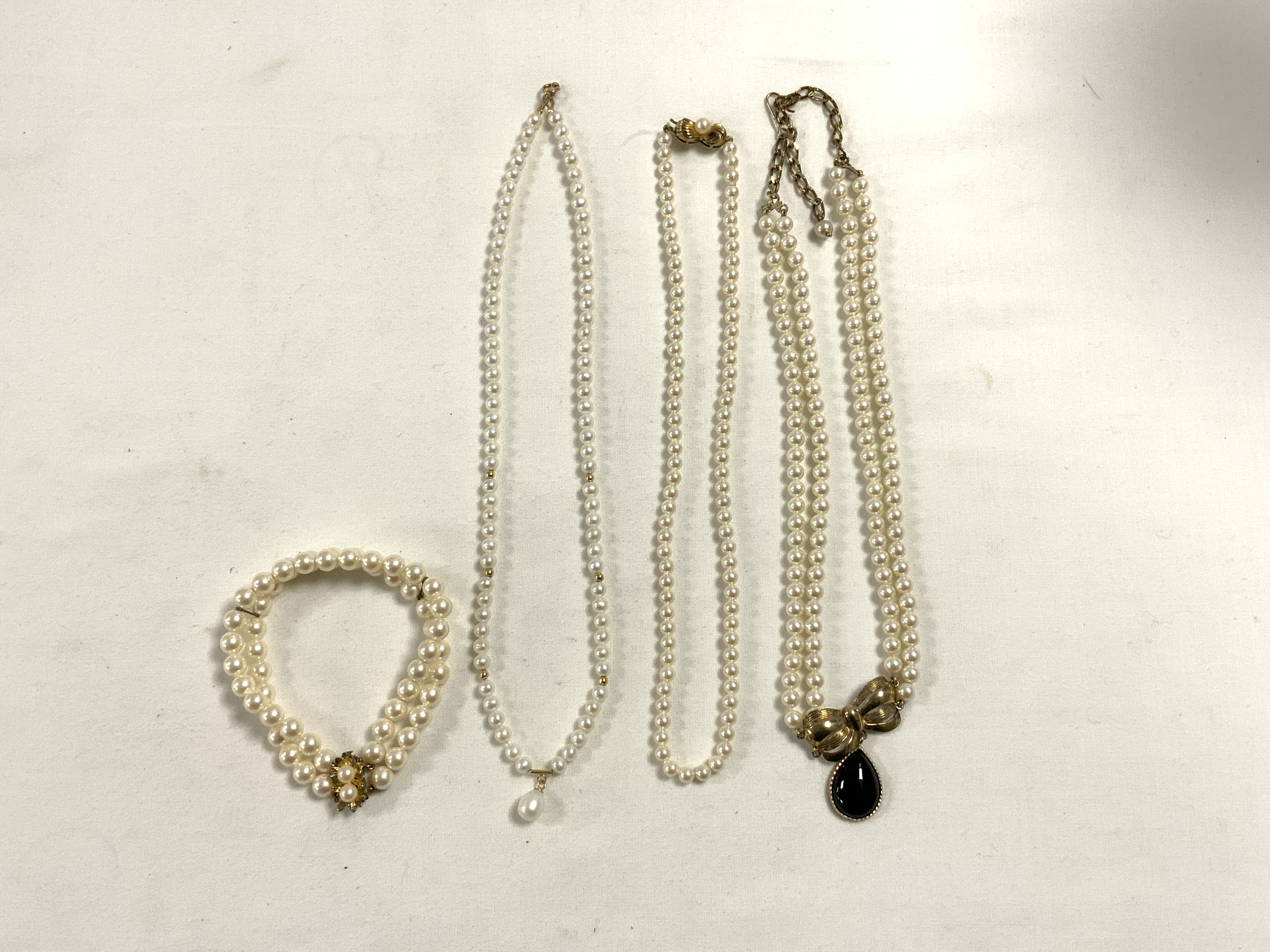 14K GOLD WITH TWO SILVER CLASP PEARLS INCLUDES THREE NECKLACES AND ONE BRACELET - Image 2 of 4