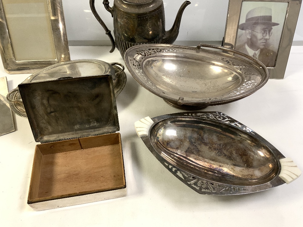 TWO SILVER PLATED PHOTO FRAMES, OTHER PLATED WARES, AND OTHER METALWARE. - Image 4 of 6