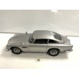 MODEL OF THE JAMES BOND ASTON MARTIN DB 5, WITH COVER. BY EAGLE.