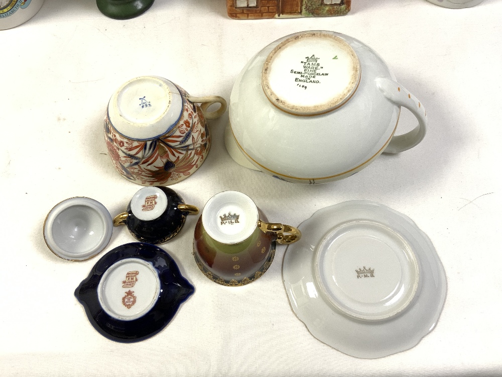 A MAJOLICA JUG, WEDGEWOOD COMMEMORATIVE TANKARD, AND OTHER CERAMICS. - Image 4 of 8