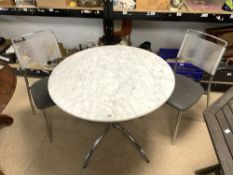 MODERN CIRCULAR MARBLE TOP KITCHEN TABLE, 88 CM DIAMETER, AND PAIR EFEZETTA SPAGETTI CHAIRS, MADE IN