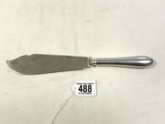 HEAVY HALLMARKED SILVER FISH SLICE WITH SOLID SILVER HANDLE, DATED 1999 BY JAMES DIXON AND SONS 30CM