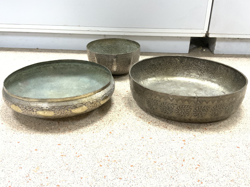 INDIAN EMBOSSED BRASS PLAQUE 35 CM, AND FOUR EASTERN EMBOSSED DECORATED METAL BOWLS. - Image 3 of 4