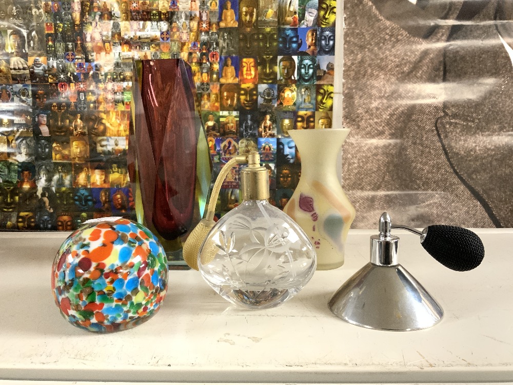 A MURANO COLOURED GLASS PAPER WEIGHT, A MURANO FACETED GLASS VASE 21 CMS, TWO SCENT BOTTLES AND - Image 2 of 6