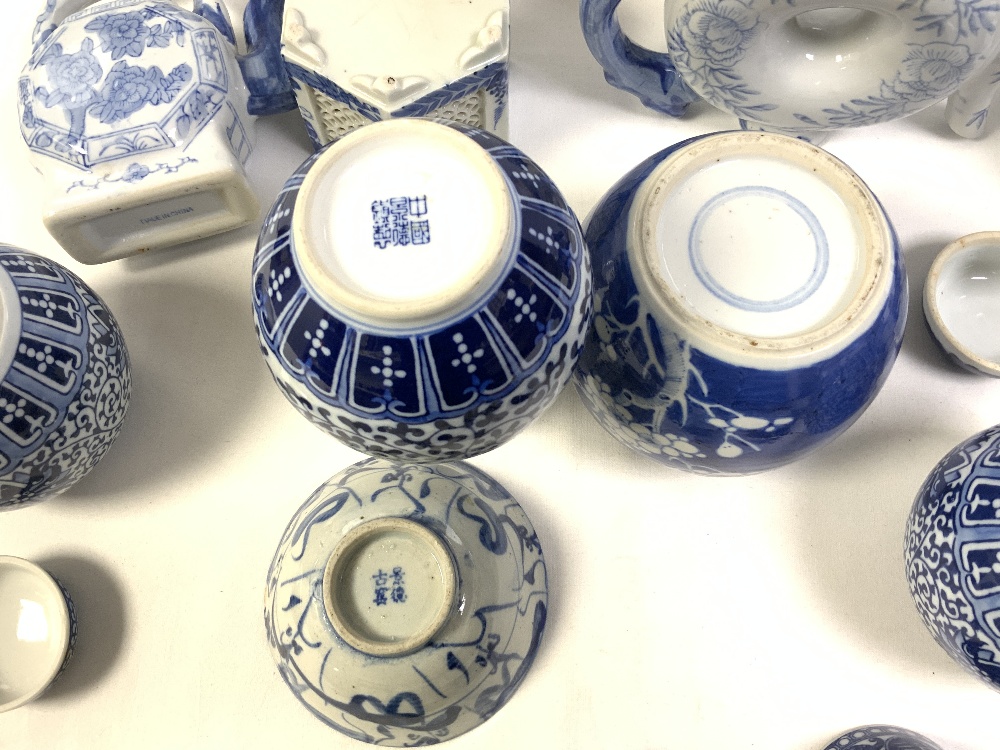 QUANTITY OF CHINESE AND JAPANESE BLUE AND WHITE PORCELAIN. - Image 4 of 4