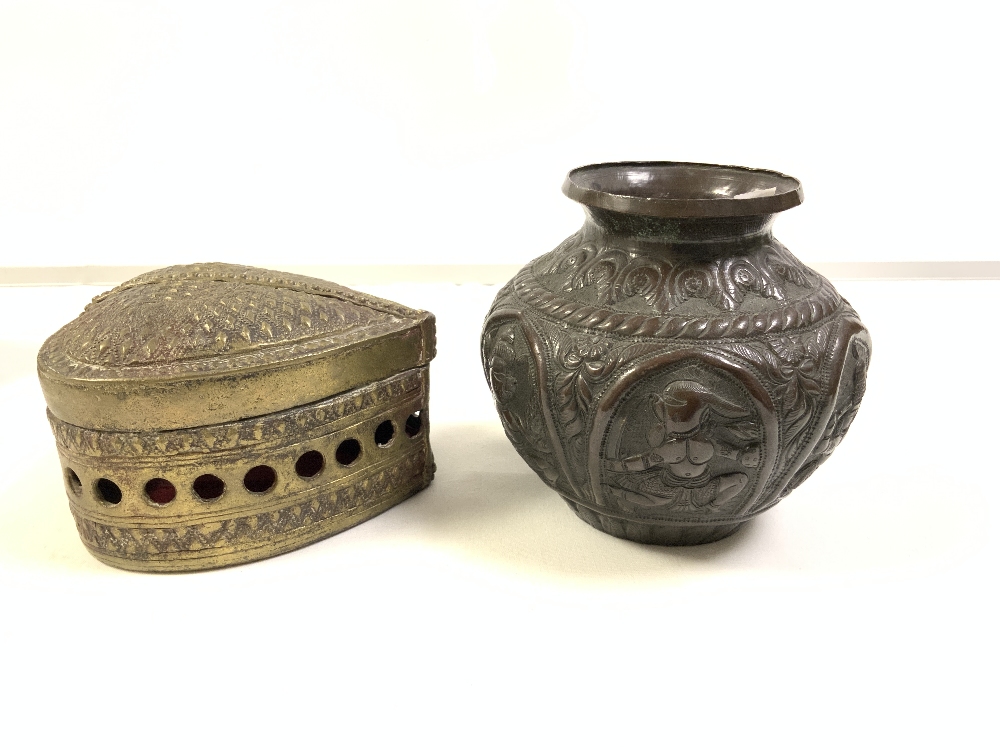 TWO ANTIQUE INDIAN BRONZE POTS WITH SWING HANDLES, 17 CMS TALLEST, ANOTHER INDIAN VASE AND HEART - Image 3 of 6