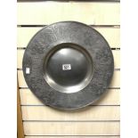 A FRENCH CIRCULAR PEWTER ENGRAVED DECORATED WALL PLATE, 40 CMS DIAMETER.
