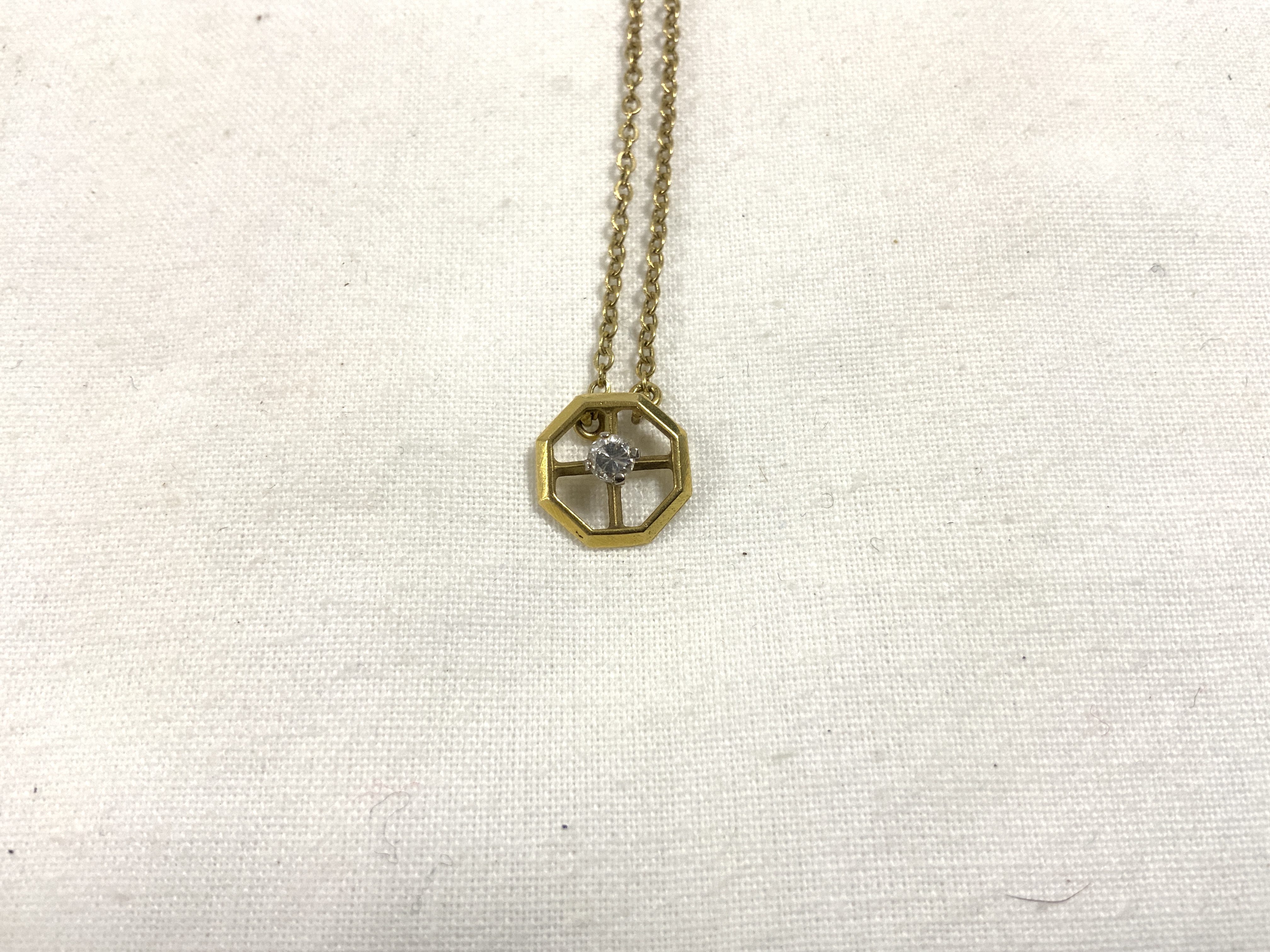 375 GOLD NECKLACE AND PENDANT WITH A DIAMOND - Image 3 of 5