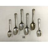 FOUR VICTORIAN HALLMARKED SILVER FIDDLE AND SHELL PATTERN TABLESPOONS WITH A PAIR OF MATCHING