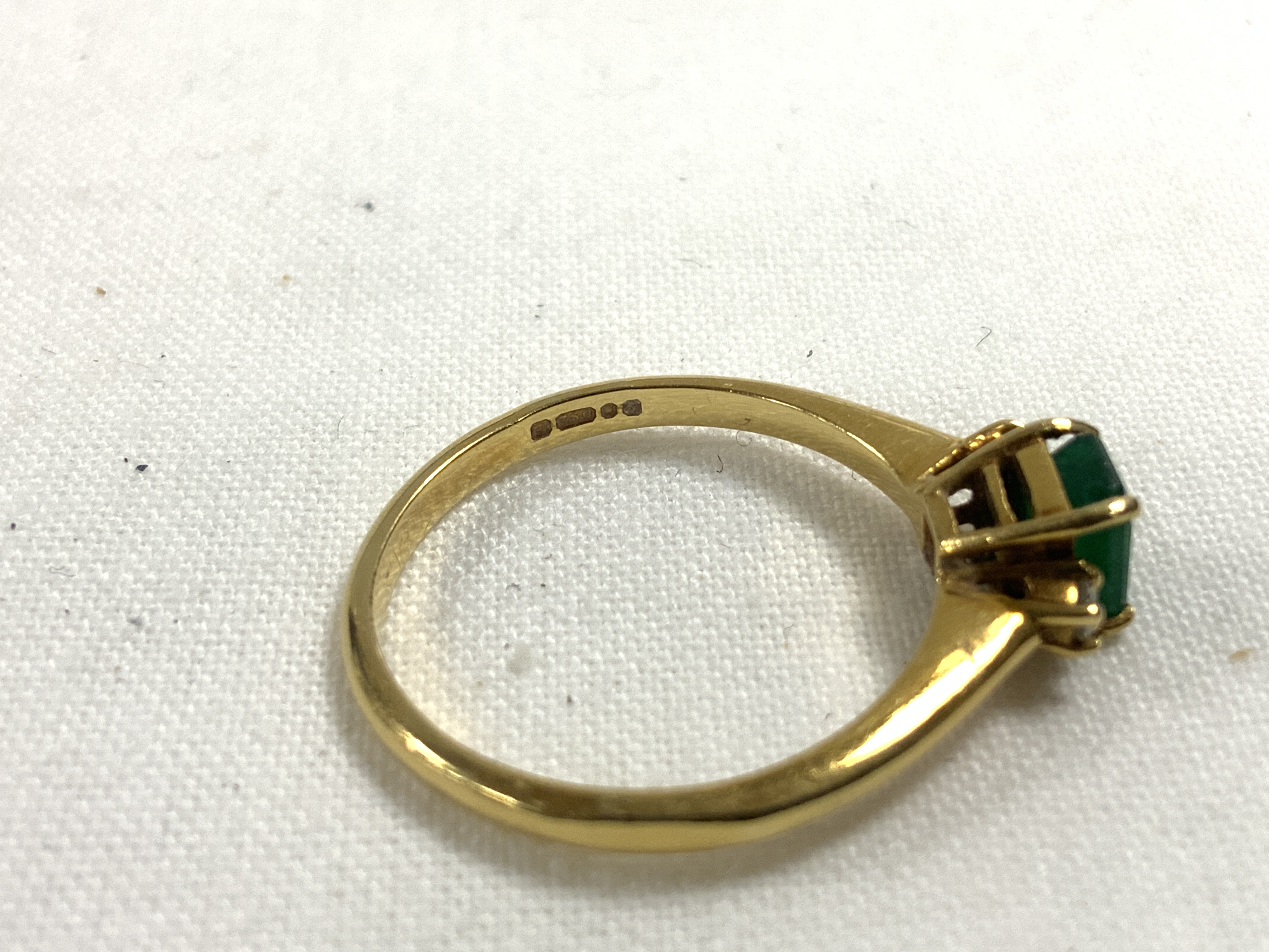 750 GOLD RING WITH DIAMOND AND JADE STONES SIZE L - Image 5 of 6