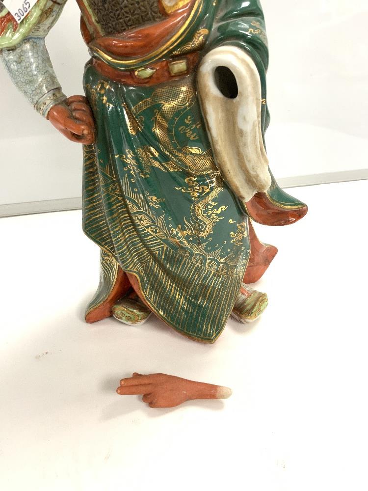 VINTAGE JAPANESE POTTERY FIGURE OF A WARRIOR, 47 CMS. - Image 4 of 5