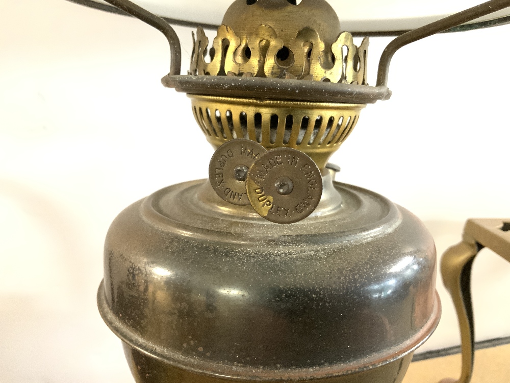 A BRASS OIL LAMP, BRASS TRIVET, AND OTHER METALWARE. - Image 5 of 6