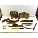 TWO VINTAGE WOODEN WEAVING SHUTTLES, GUN CLEANER AND OTHER WOODEN ITEMS.