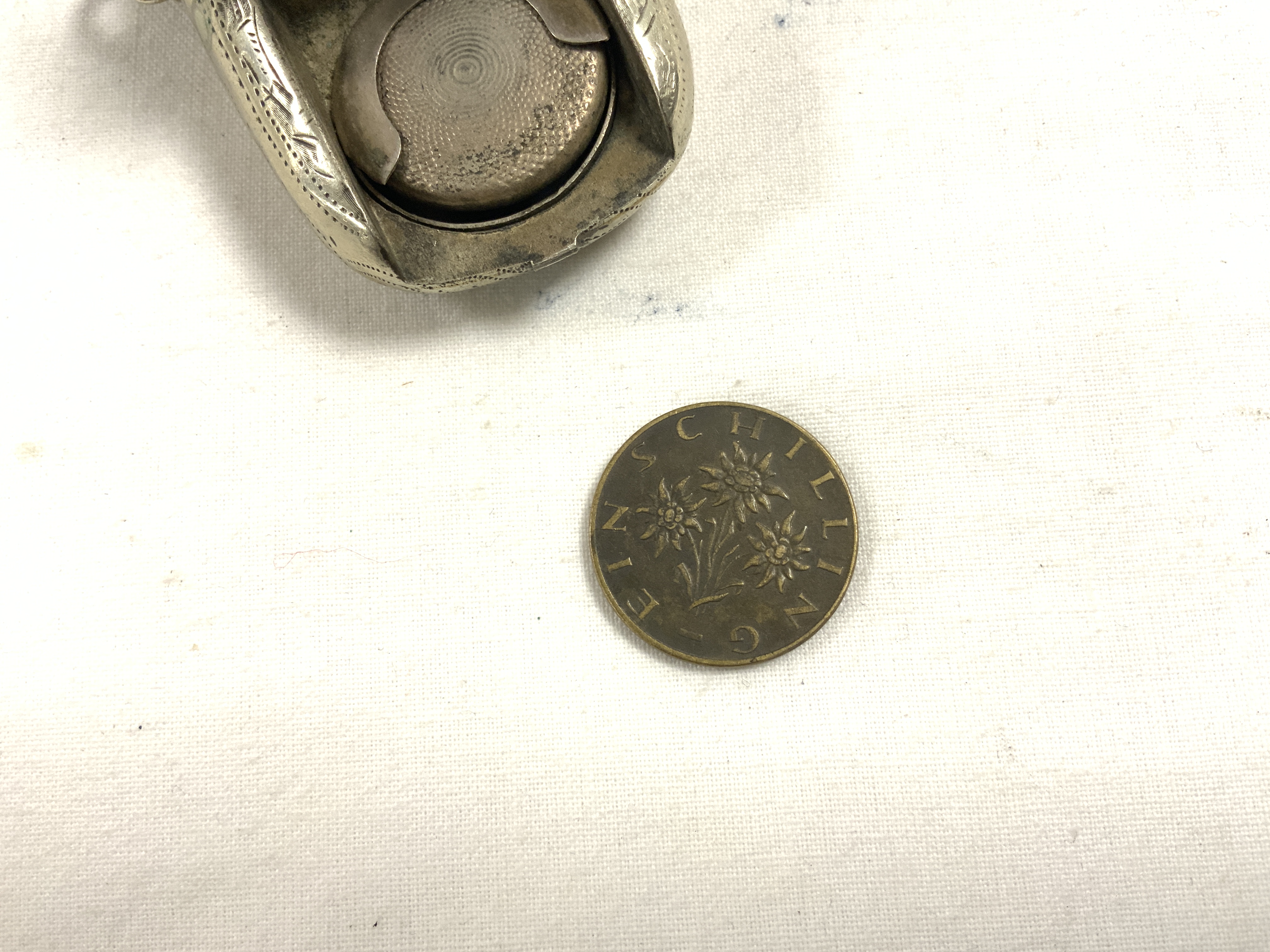 HALLMARKED SILVER VESTA DATED 1925 BY W.H.LTD WITH ONE OTHER - Image 4 of 5